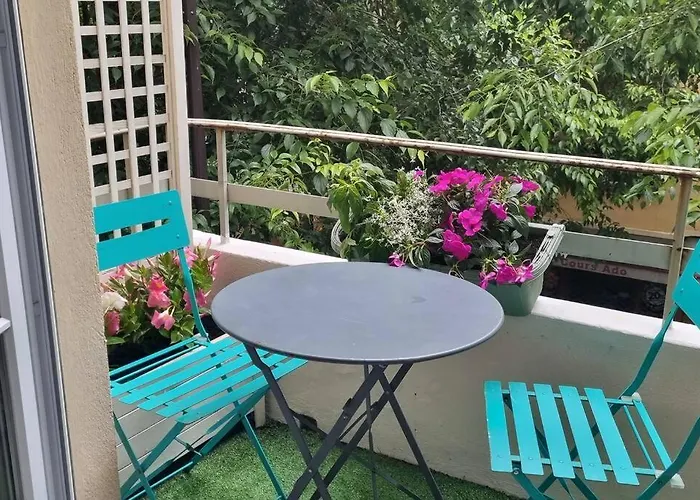 2 Pieces Au Centre D'antibes. *